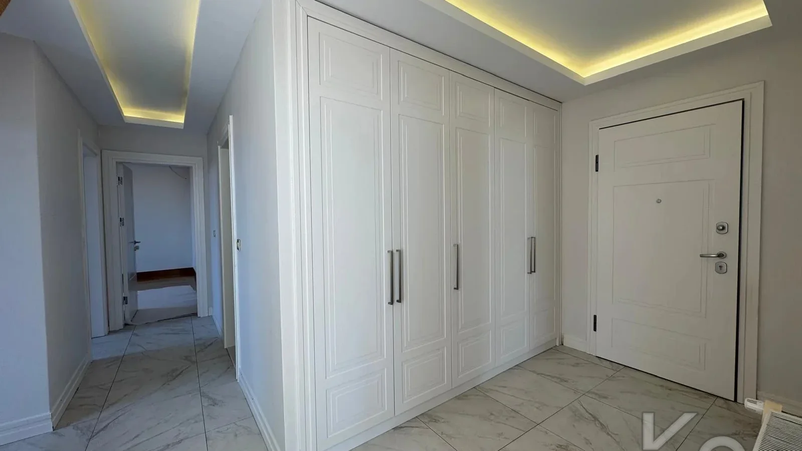 Laci̇vertcadde Erenköy Güvenli̇kli̇ Havuzlu Terasli 205m² Net 4+2