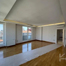 Laci̇vertcadde Erenköy Güvenli̇kli̇ Havuzlu Terasli 205m² Net 4+2