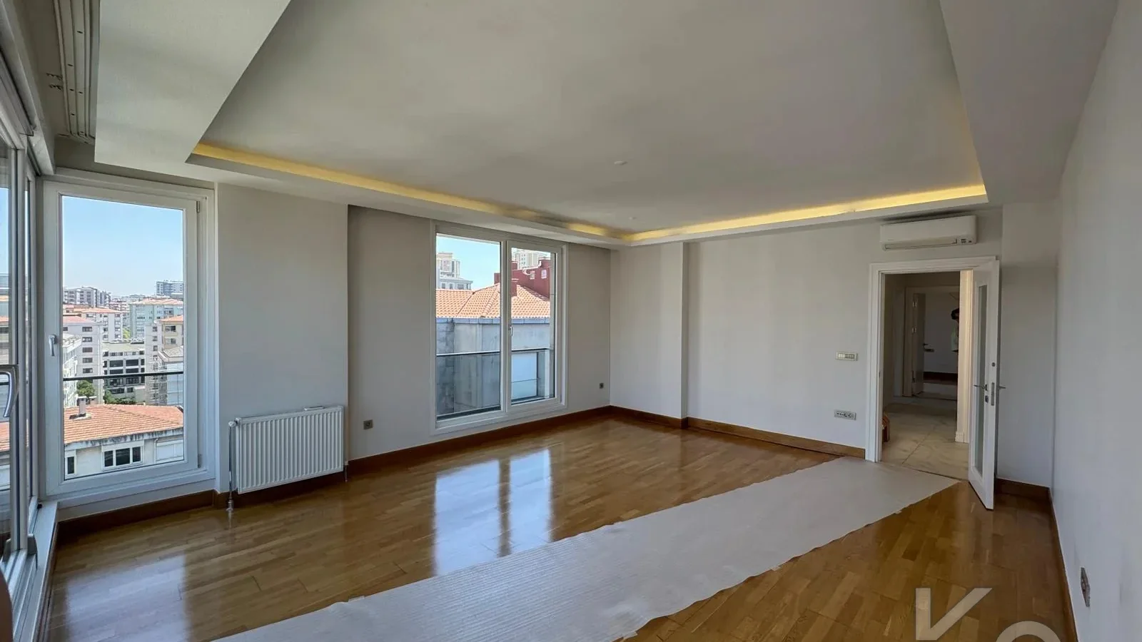 Laci̇vertcadde Erenköy Güvenli̇kli̇ Havuzlu Terasli 205m² Net 4+2