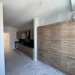 Laci̇vertcadde Erenköy Güvenli̇kli̇ Havuzlu Terasli 205m² Net 4+2