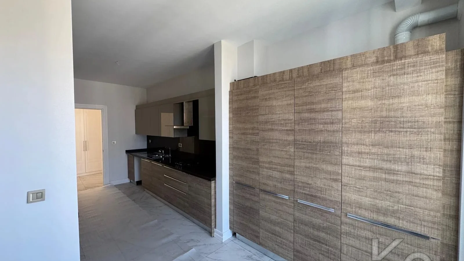 Laci̇vertcadde Erenköy Güvenli̇kli̇ Havuzlu Terasli 205m² Net 4+2