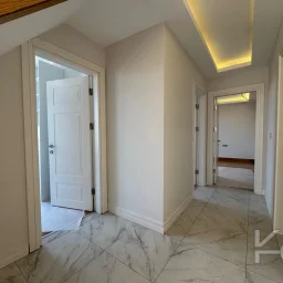 Laci̇vertcadde Erenköy Güvenli̇kli̇ Havuzlu Terasli 205m² Net 4+2