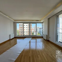 Laci̇vertcadde Erenköy Güvenli̇kli̇ Havuzlu Terasli 205m² Net 4+2
