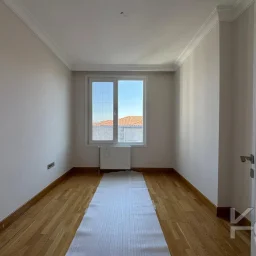 Laci̇vertcadde Erenköy Güvenli̇kli̇ Havuzlu Terasli 205m² Net 4+2