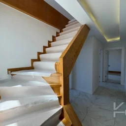 Laci̇vertcadde Erenköy Güvenli̇kli̇ Havuzlu Terasli 205m² Net 4+2