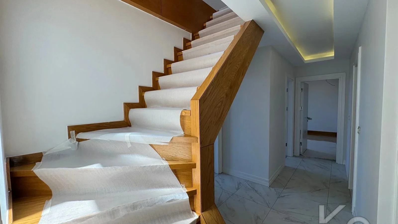 Laci̇vertcadde Erenköy Güvenli̇kli̇ Havuzlu Terasli 205m² Net 4+2