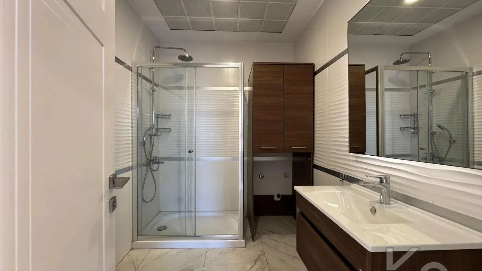 Laci̇vertcadde Erenköy Güvenli̇kli̇ Havuzlu Terasli 205m² Net 4+2