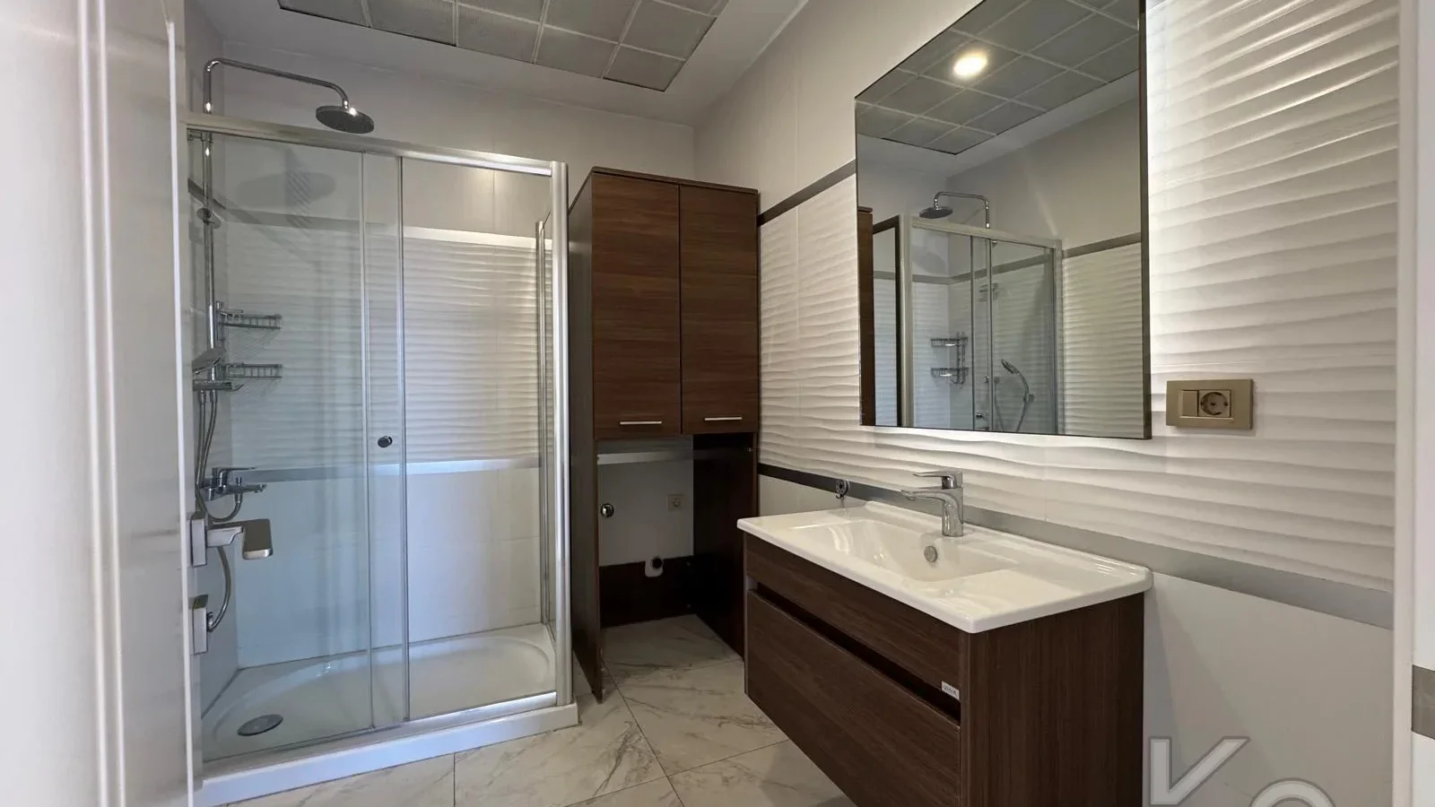 Laci̇vertcadde Erenköy Güvenli̇kli̇ Havuzlu Terasli 205m² Net 4+2