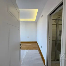 Laci̇vertcadde Erenköy Güvenli̇kli̇ Havuzlu Terasli 205m² Net 4+2