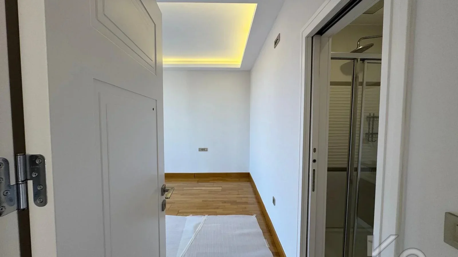 Laci̇vertcadde Erenköy Güvenli̇kli̇ Havuzlu Terasli 205m² Net 4+2
