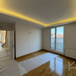 Laci̇vertcadde Erenköy Güvenli̇kli̇ Havuzlu Terasli 205m² Net 4+2