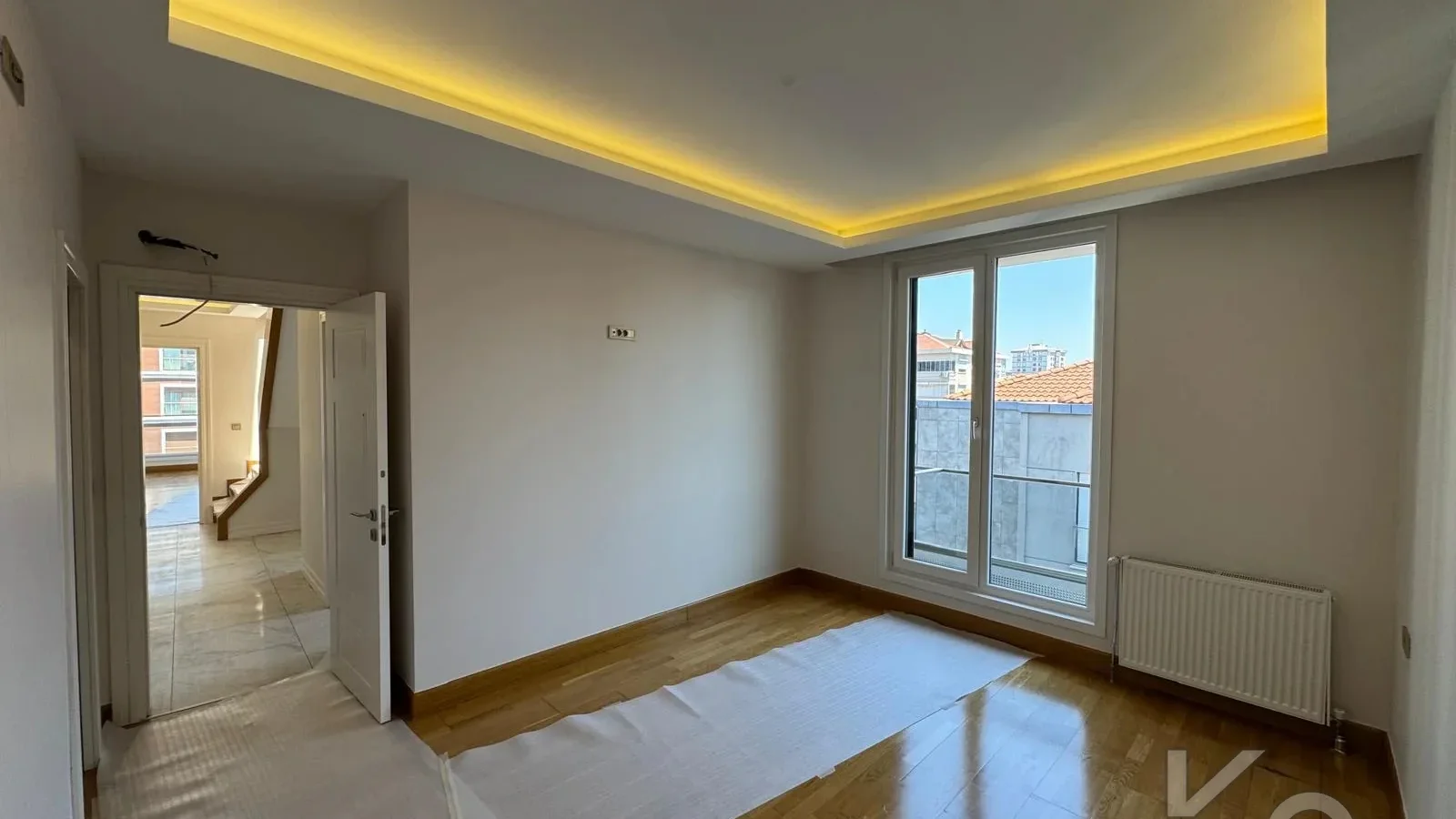 Laci̇vertcadde Erenköy Güvenli̇kli̇ Havuzlu Terasli 205m² Net 4+2