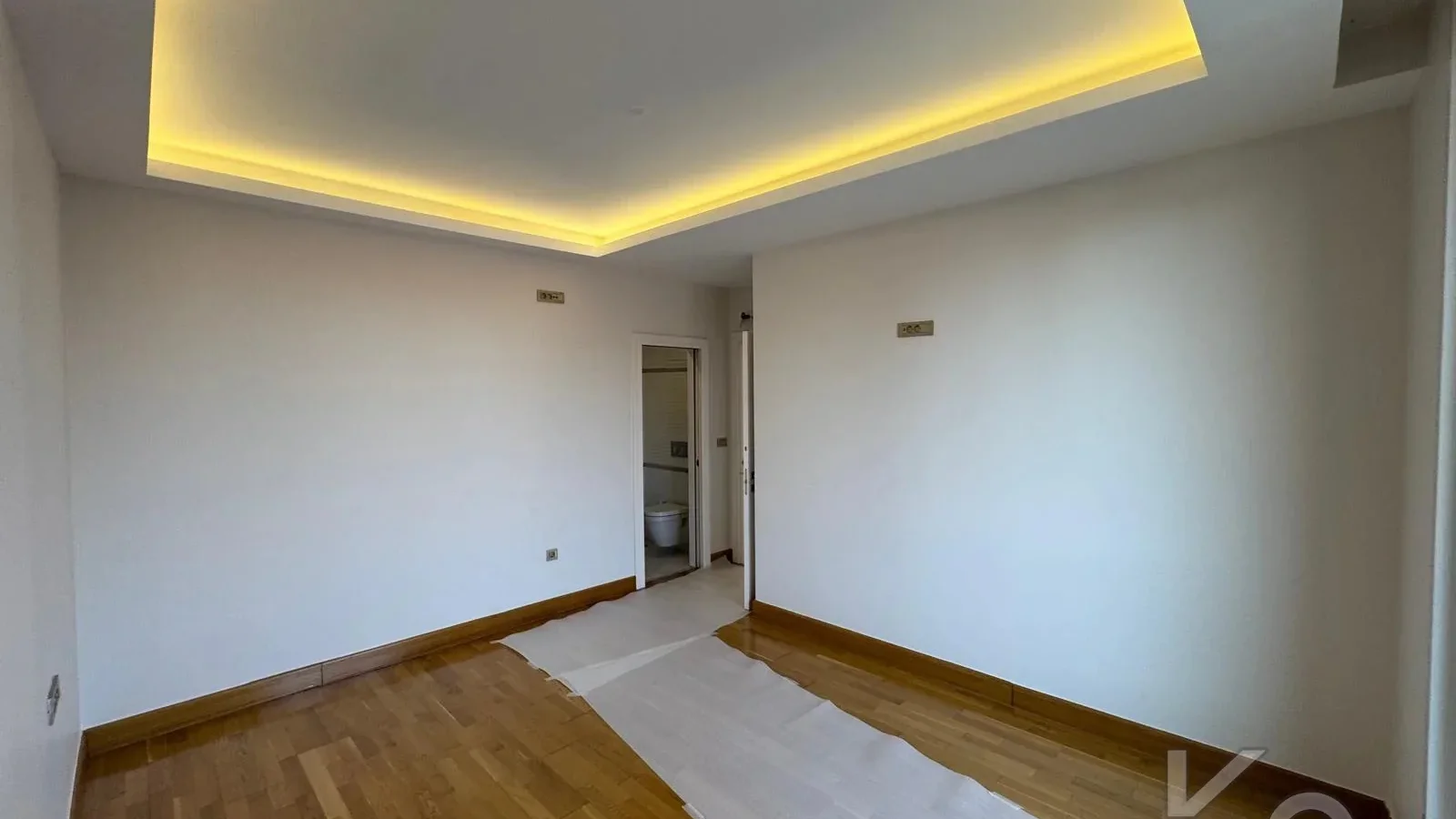 Laci̇vertcadde Erenköy Güvenli̇kli̇ Havuzlu Terasli 205m² Net 4+2