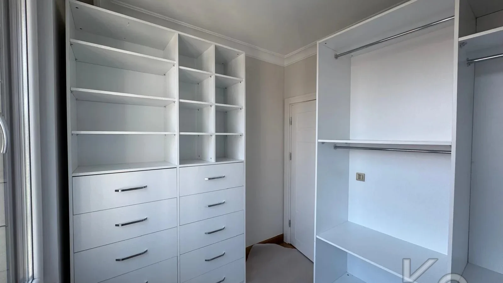 Laci̇vertcadde Erenköy Güvenli̇kli̇ Havuzlu Terasli 205m² Net 4+2