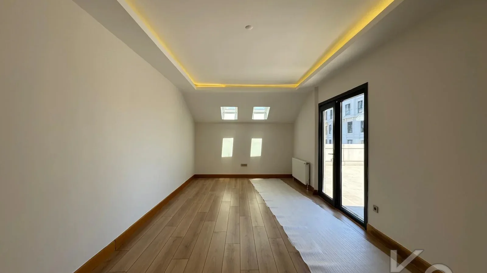 Laci̇vertcadde Erenköy Güvenli̇kli̇ Havuzlu Terasli 205m² Net 4+2