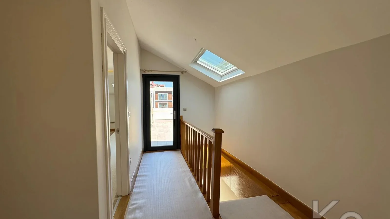 Laci̇vertcadde Erenköy Güvenli̇kli̇ Havuzlu Terasli 205m² Net 4+2