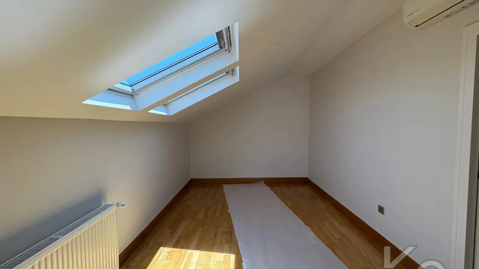 Laci̇vertcadde Erenköy Güvenli̇kli̇ Havuzlu Terasli 205m² Net 4+2