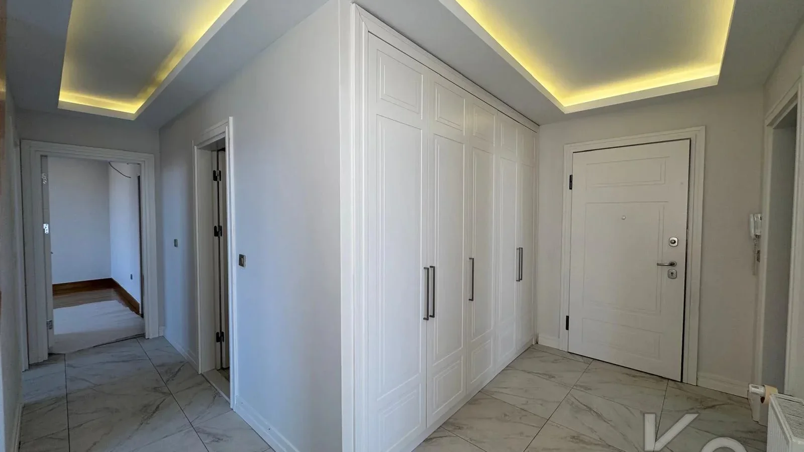 Laci̇vertcadde Erenköy Güvenli̇kli̇ Havuzlu Terasli 205m² Net 4+2