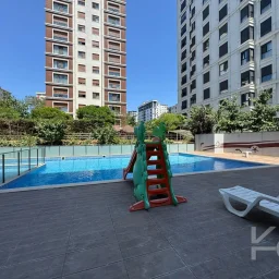 Laci̇vertcadde Erenköy Güvenli̇kli̇ Havuzlu Terasli 205m² Net 4+2