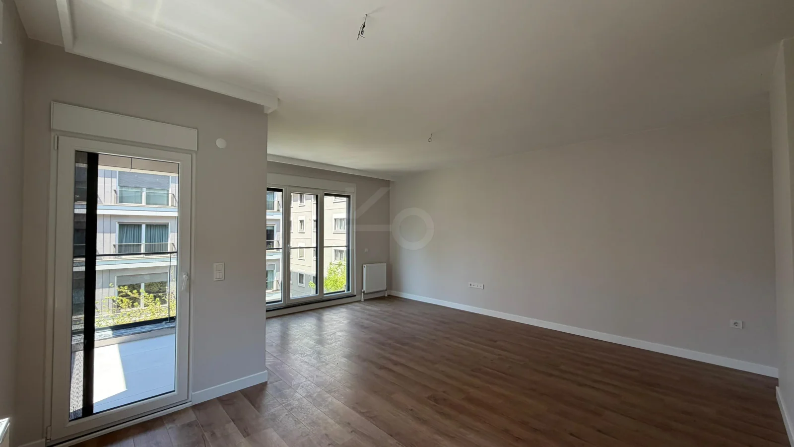 Lacivertcadde Gayrimenkul Caddeye 1. Paralelde 100m² Net 3+1 Sıfır Ara Kat