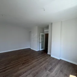 Lacivertcadde Gayrimenkul Caddeye 1. Paralelde 100m² Net 3+1 Sıfır Ara Kat