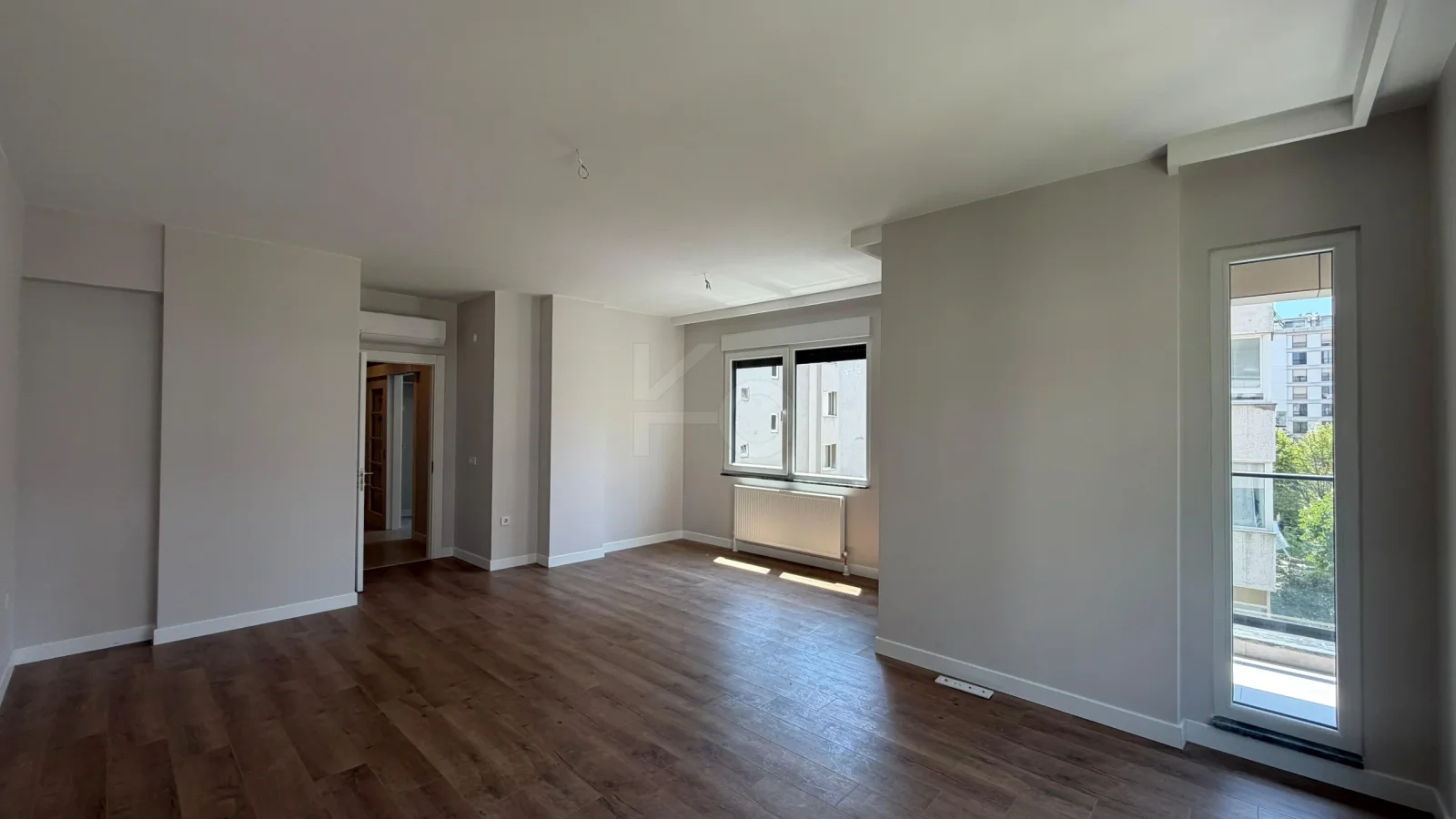 Lacivertcadde Gayrimenkul Caddeye 1. Paralelde 100m² Net 3+1 Sıfır Ara Kat