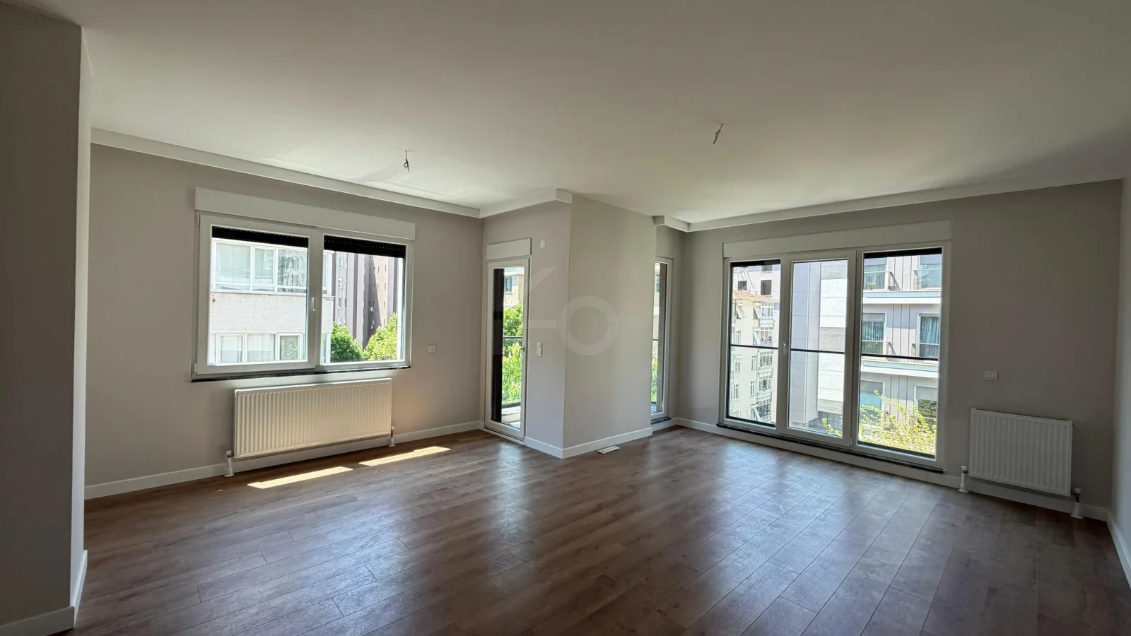 Lacivertcadde Gayrimenkul Caddeye 1. Paralelde 100m² Net 3+1 Sıfır Ara Kat