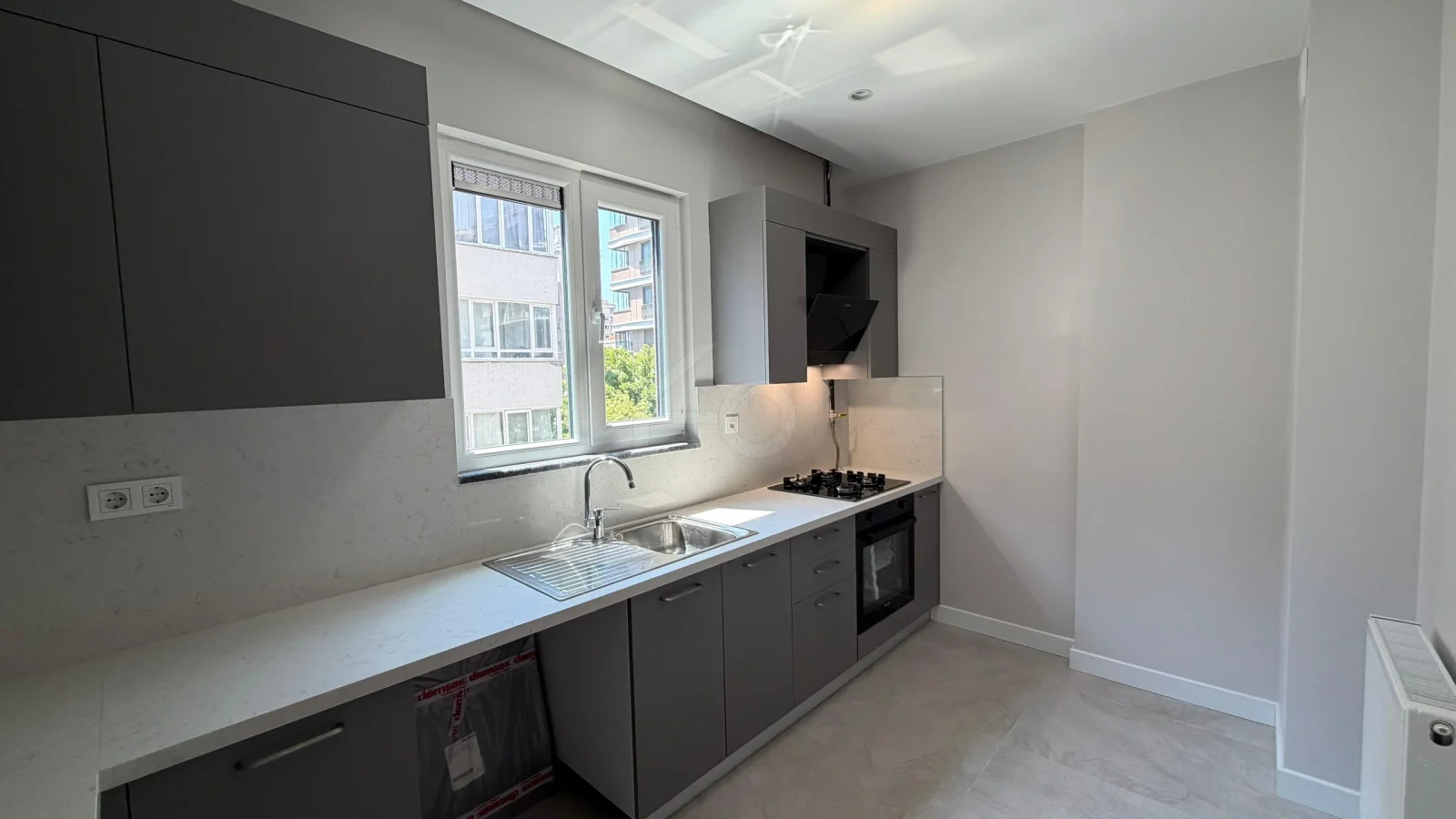 Lacivertcadde Gayrimenkul Caddeye 1. Paralelde 100m² Net 3+1 Sıfır Ara Kat