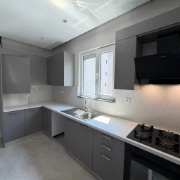 Lacivertcadde Gayrimenkul Caddeye 1. Paralelde 100m² Net 3+1 Sıfır Ara Kat