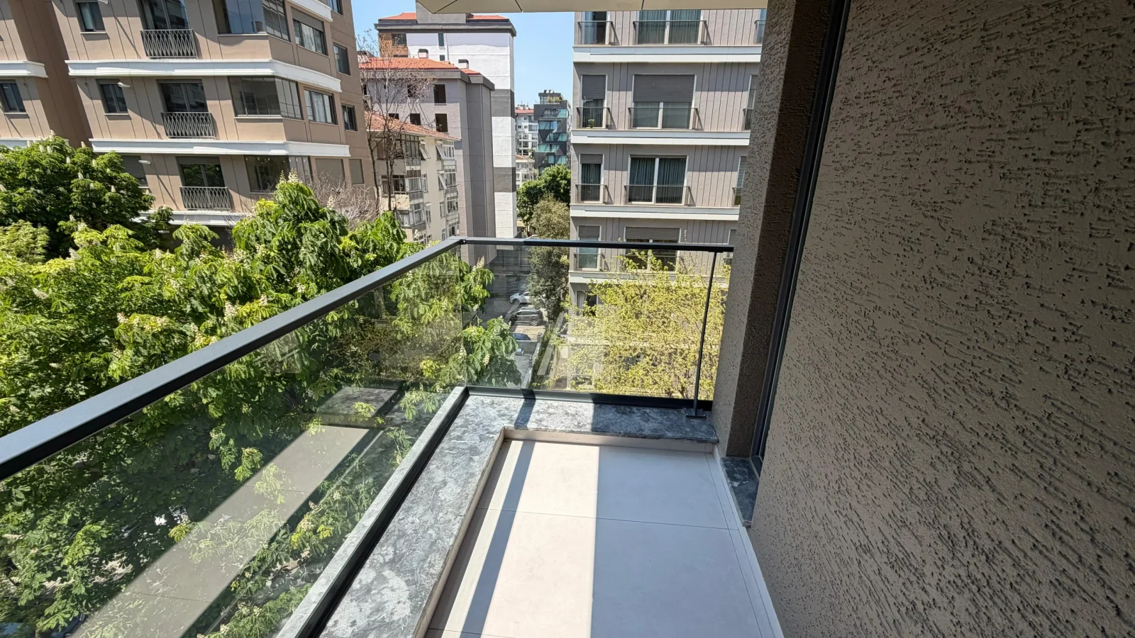 Lacivertcadde Gayrimenkul Caddeye 1. Paralelde 100m² Net 3+1 Sıfır Ara Kat