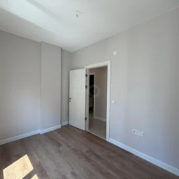 Lacivertcadde Gayrimenkul Caddeye 1. Paralelde 100m² Net 3+1 Sıfır Ara Kat