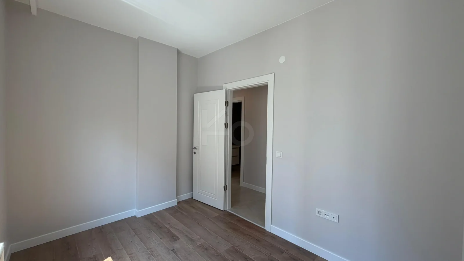 Lacivertcadde Gayrimenkul Caddeye 1. Paralelde 100m² Net 3+1 Sıfır Ara Kat