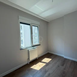 Lacivertcadde Gayrimenkul Caddeye 1. Paralelde 100m² Net 3+1 Sıfır Ara Kat