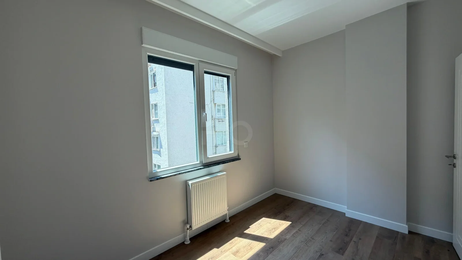 Lacivertcadde Gayrimenkul Caddeye 1. Paralelde 100m² Net 3+1 Sıfır Ara Kat