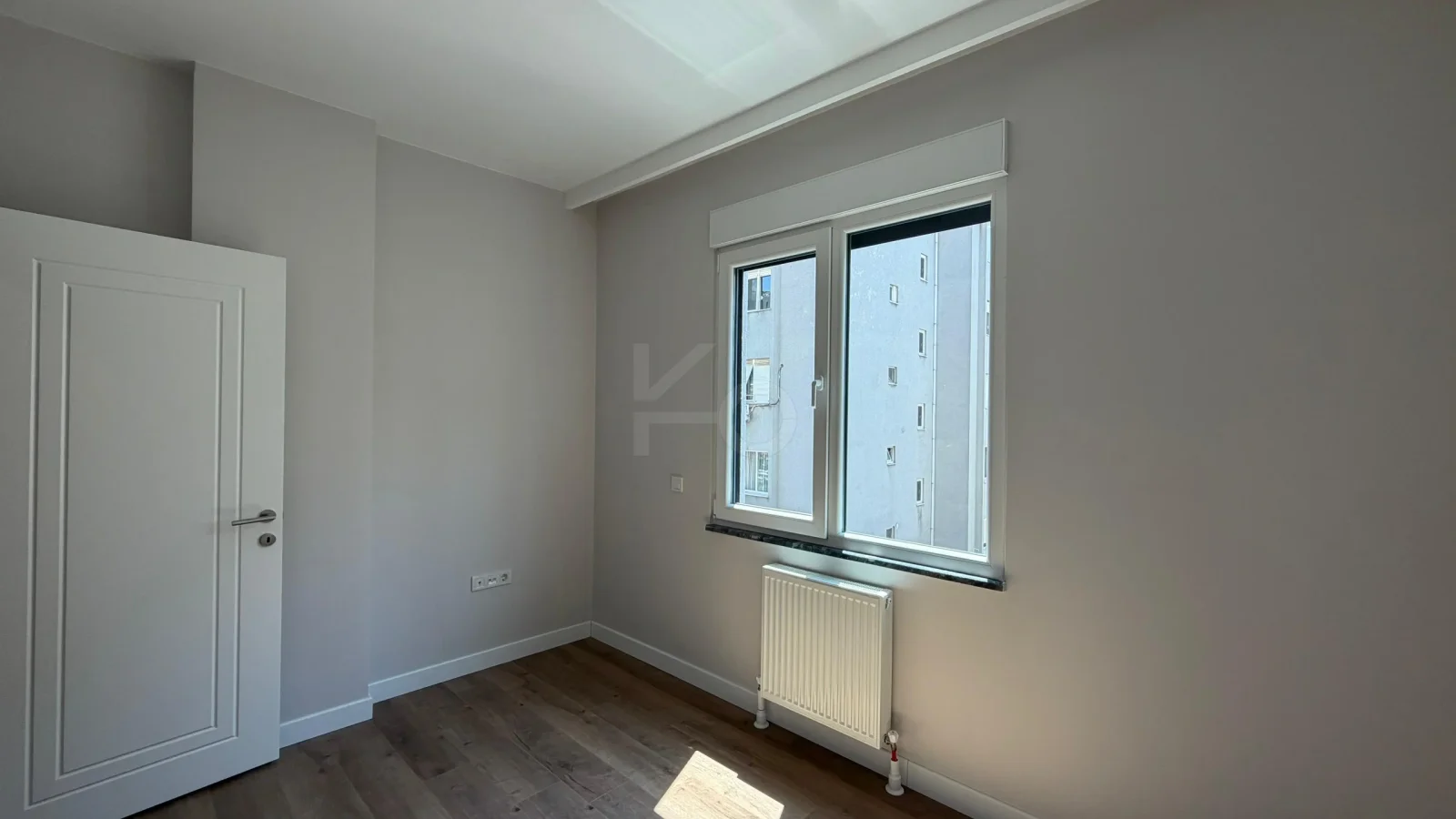 Lacivertcadde Gayrimenkul Caddeye 1. Paralelde 100m² Net 3+1 Sıfır Ara Kat