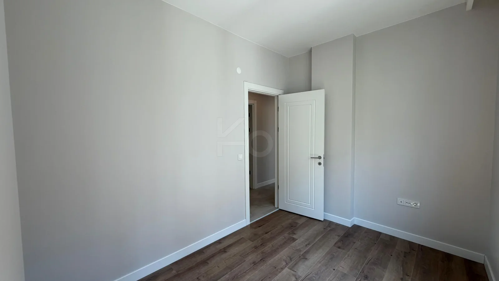 Lacivertcadde Gayrimenkul Caddeye 1. Paralelde 100m² Net 3+1 Sıfır Ara Kat