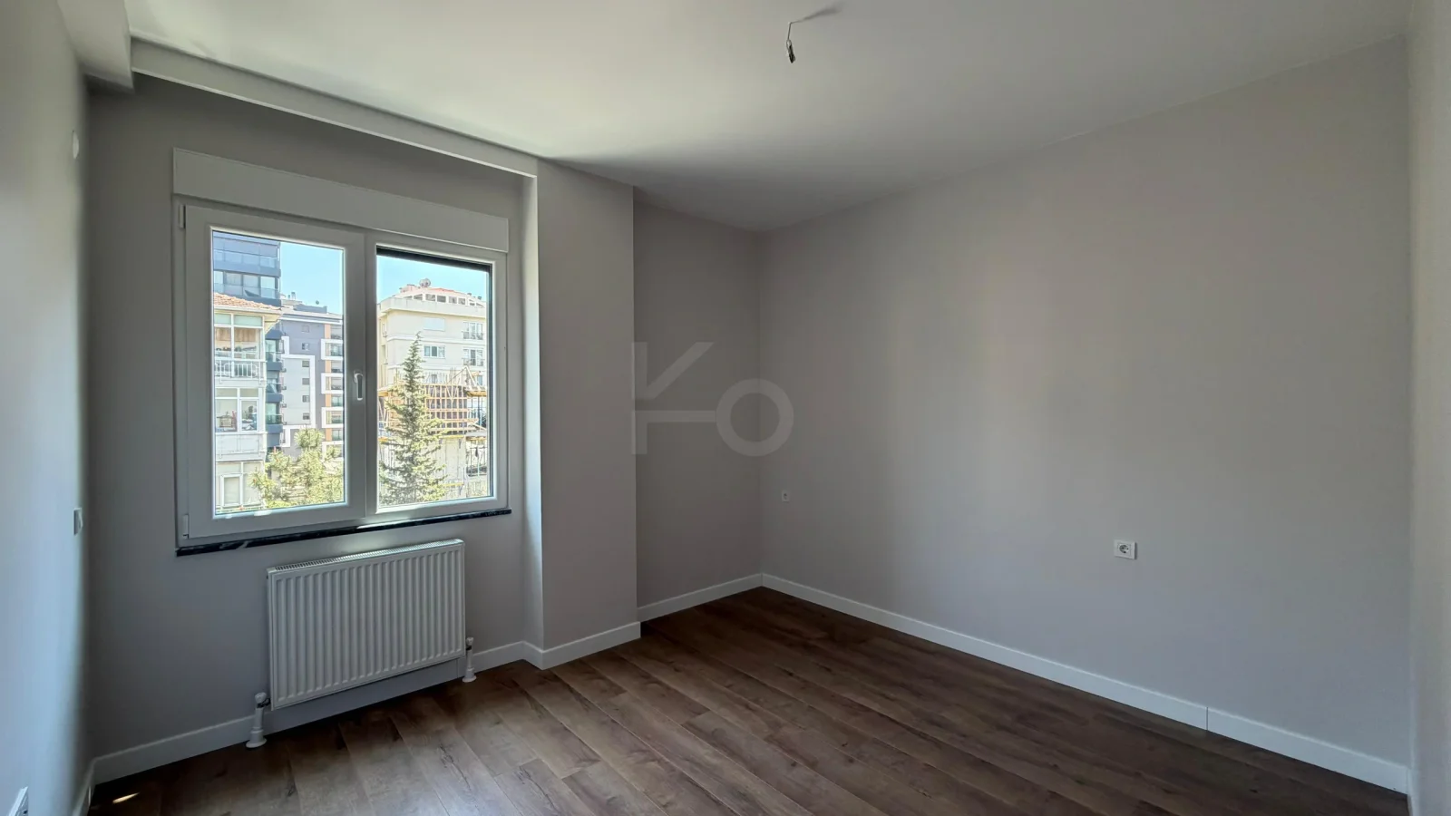 Lacivertcadde Gayrimenkul Caddeye 1. Paralelde 100m² Net 3+1 Sıfır Ara Kat