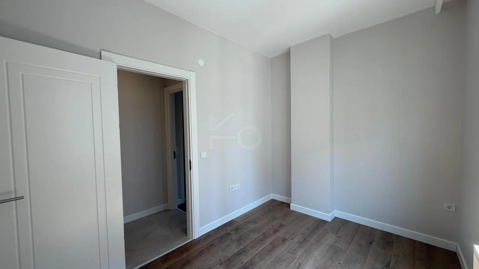 Lacivertcadde Gayrimenkul Caddeye 1. Paralelde 100m² Net 3+1 Sıfır Ara Kat