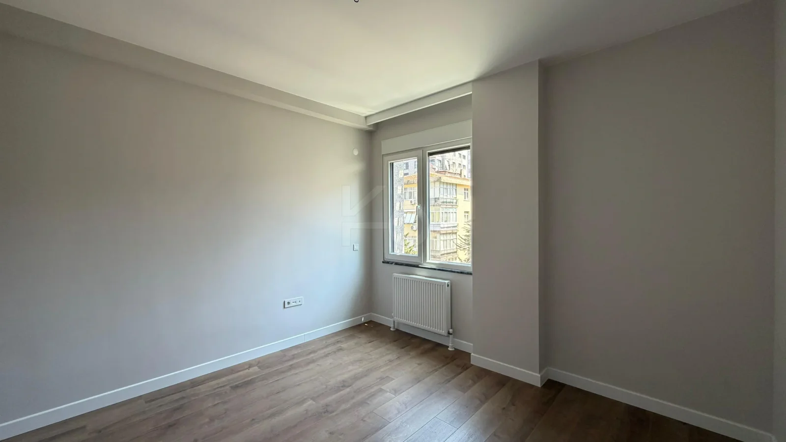 Lacivertcadde Gayrimenkul Caddeye 1. Paralelde 100m² Net 3+1 Sıfır Ara Kat