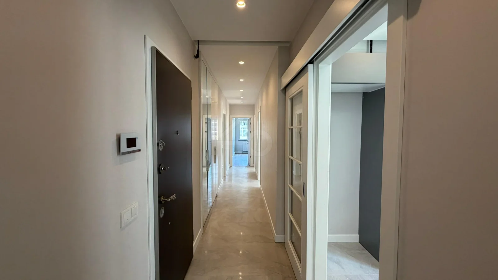 Lacivertcadde Gayrimenkul Caddeye 1. Paralelde 100m² Net 3+1 Sıfır Ara Kat