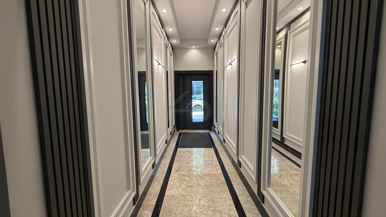 Lacivertcadde Gayrimenkul Caddeye 1. Paralelde 100m² Net 3+1 Sıfır Ara Kat