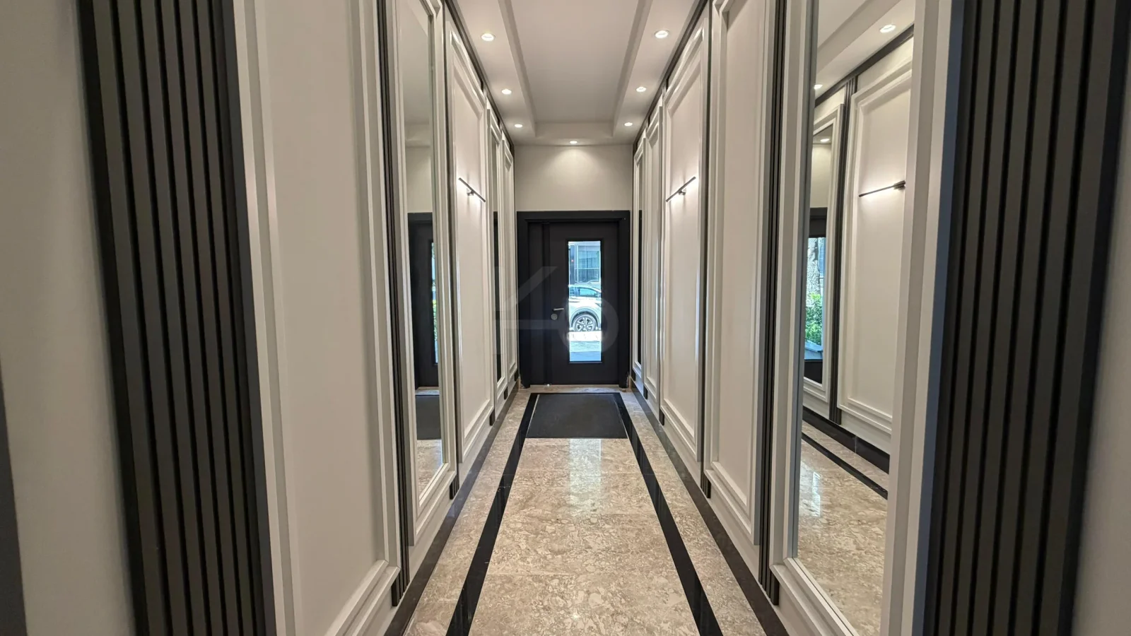 Lacivertcadde Gayrimenkul Caddeye 1. Paralelde 100m² Net 3+1 Sıfır Ara Kat
