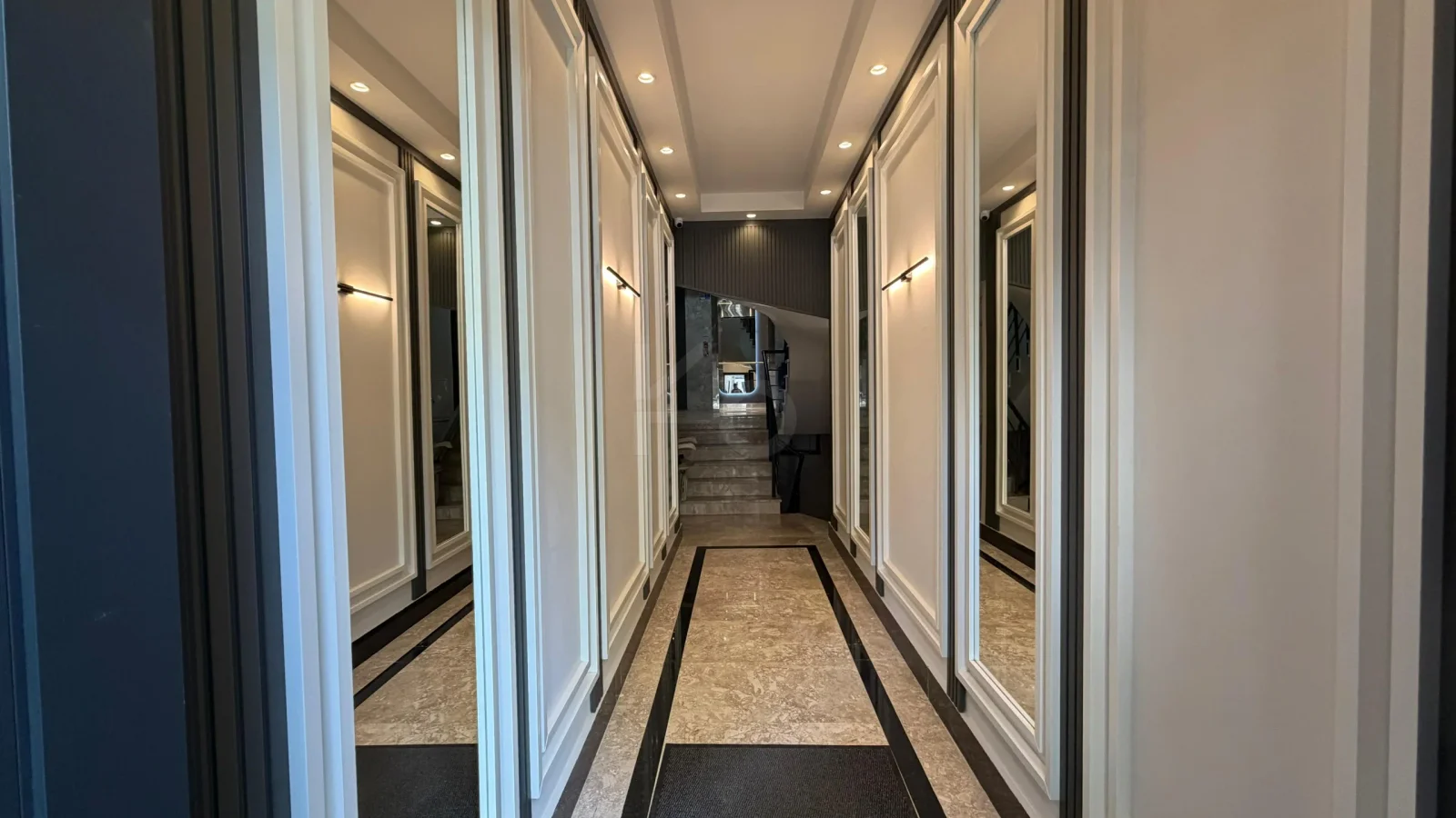 Lacivertcadde Gayrimenkul Caddeye 1. Paralelde 100m² Net 3+1 Sıfır Ara Kat