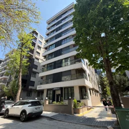 Lacivertcadde Gayrimenkul Caddeye 1. Paralelde 100m² Net 3+1 Sıfır Ara Kat