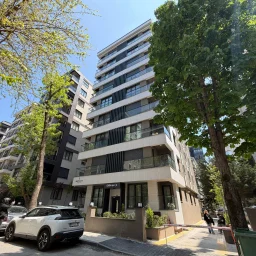Lacivertcadde Gayrimenkul Caddeye 1. Paralelde 100m² Net 3+1 Sıfır Ara Kat