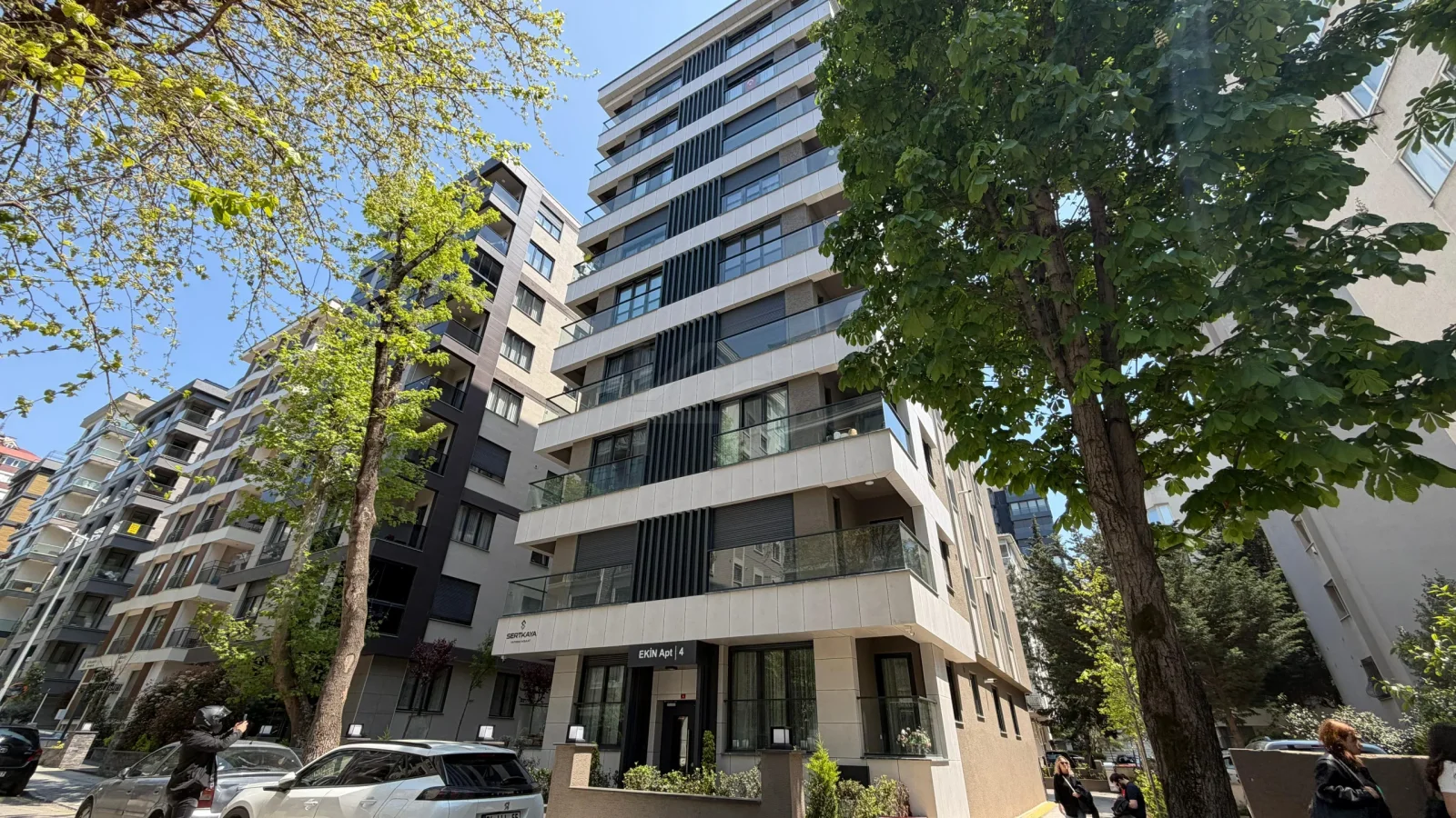 Lacivertcadde Gayrimenkul Caddeye 1. Paralelde 100m² Net 3+1 Sıfır Ara Kat