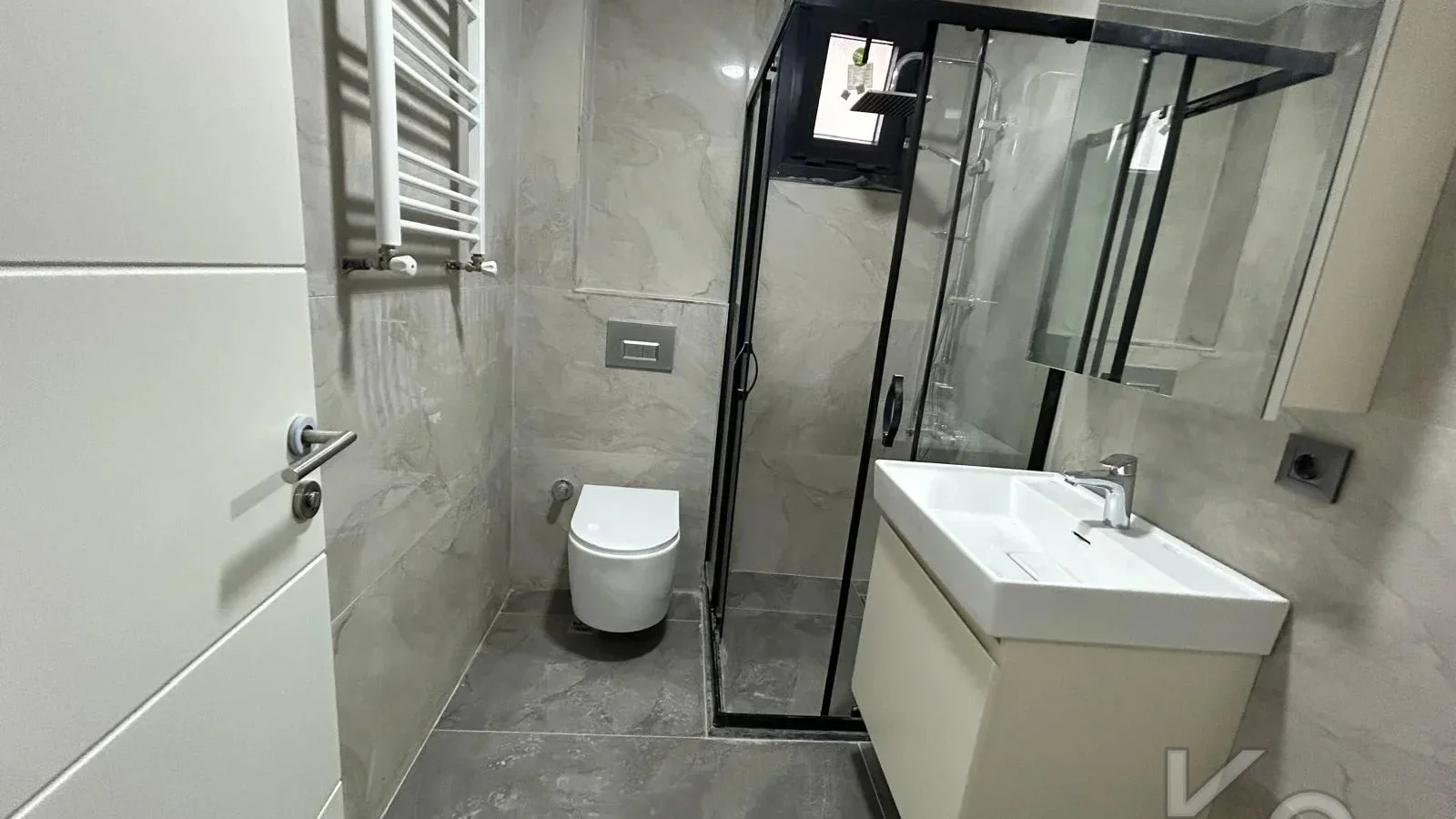 Laci̇vert Cadde Suadi̇ye Sifir 73m² Net 2+1