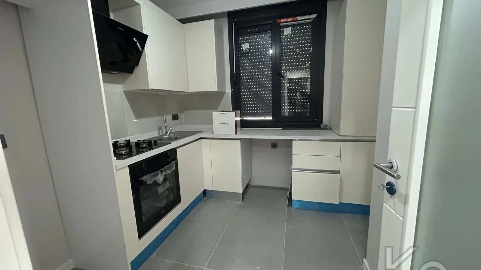 Laci̇vert Cadde Suadi̇ye Sifir 73m² Net 2+1