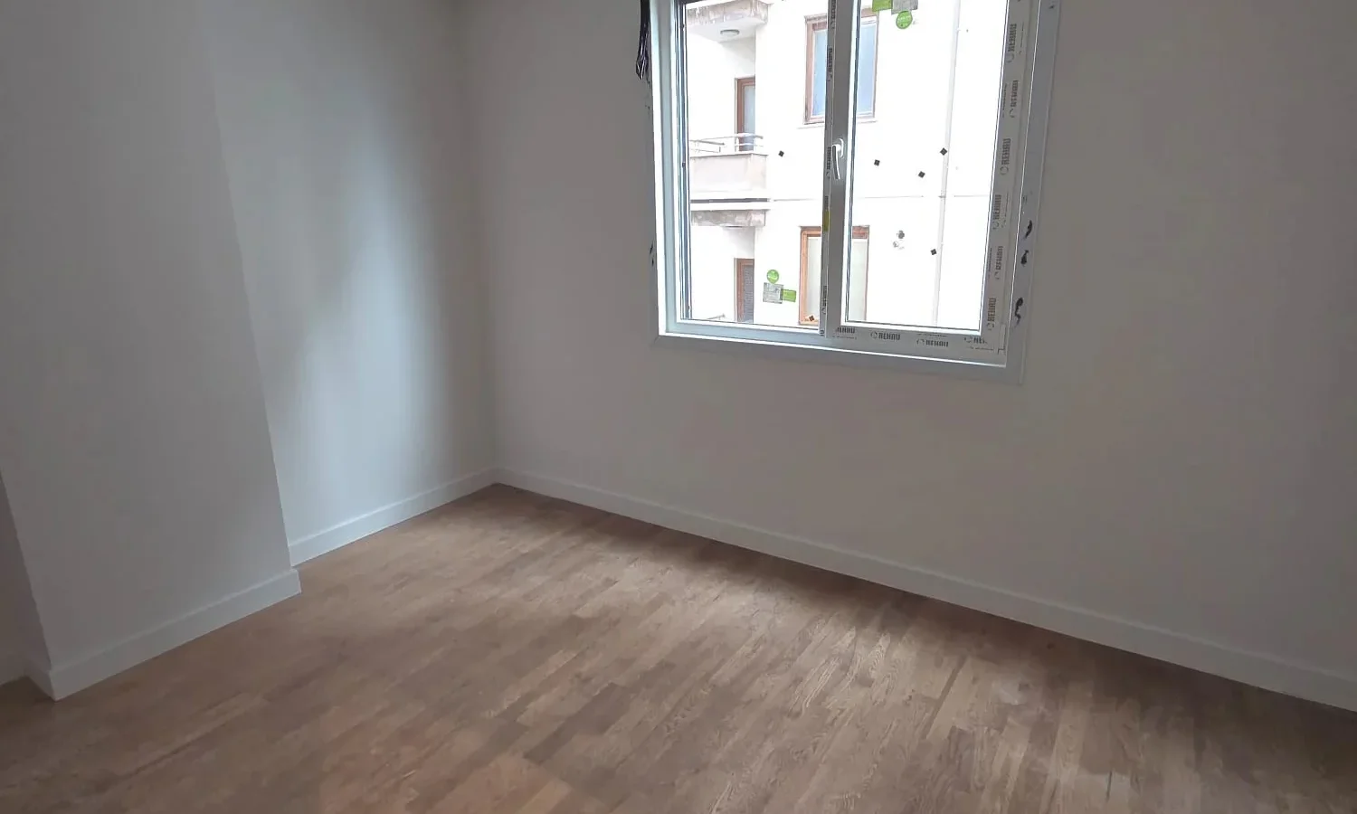 Laci̇vert Cadde Caddebostan Sifir Balkonlu 3+1 105m² Dai̇re