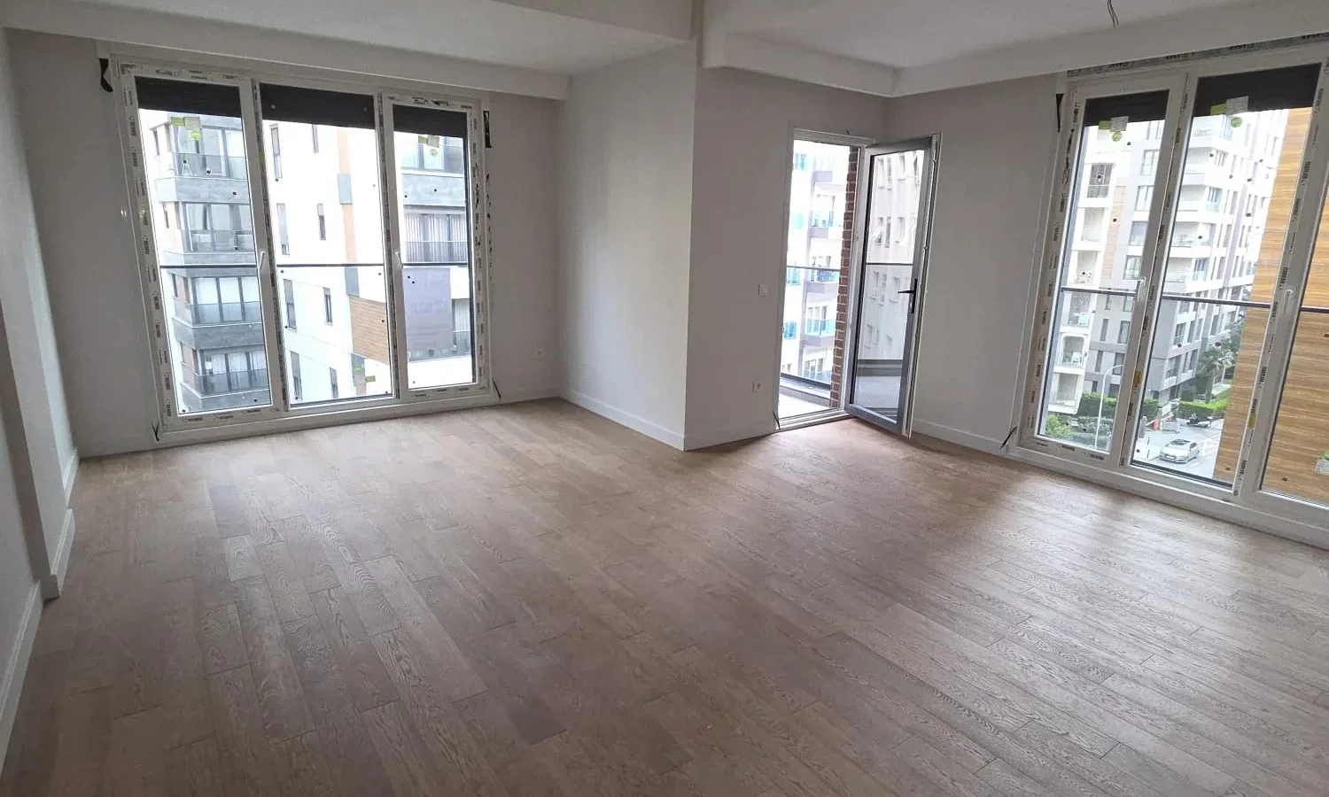 Laci̇vert Cadde Caddebostan Sifir Balkonlu 3+1 105m² Dai̇re